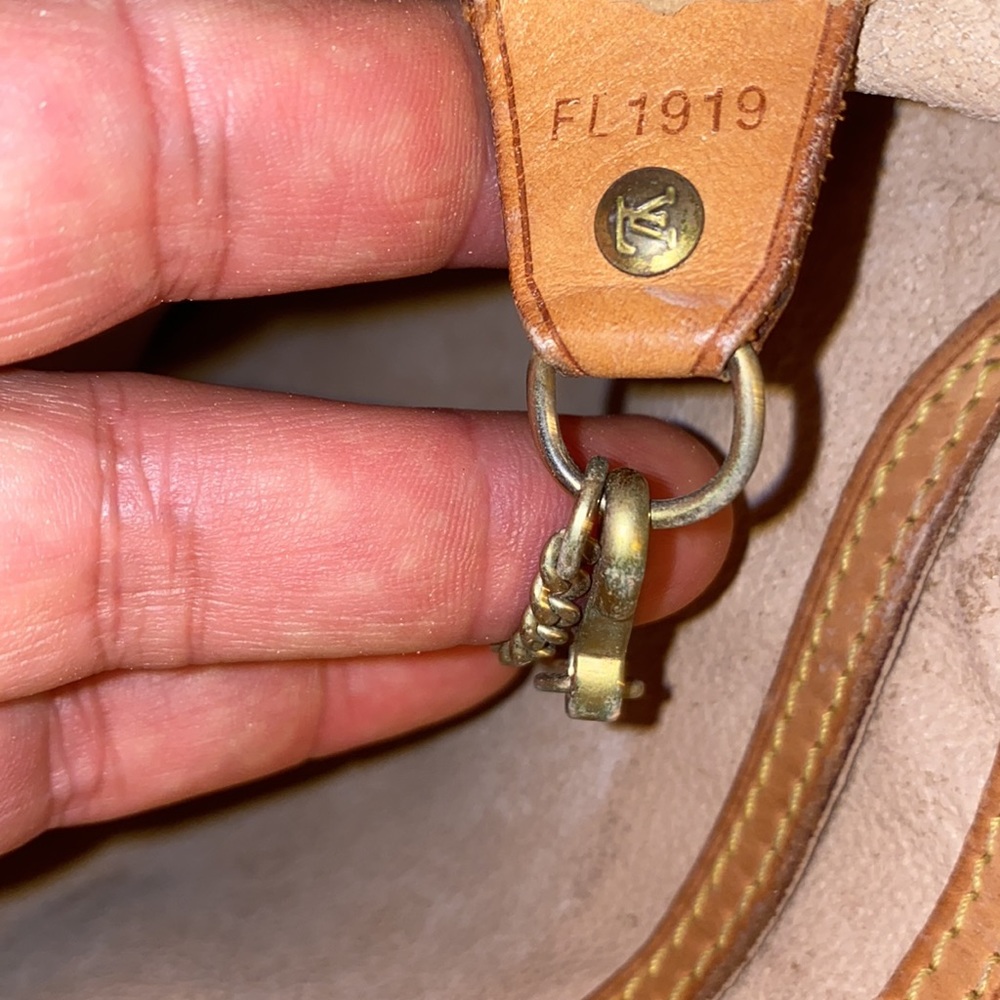 Louis Vuitton Vintage Bucket GM - Picture 10 of 12